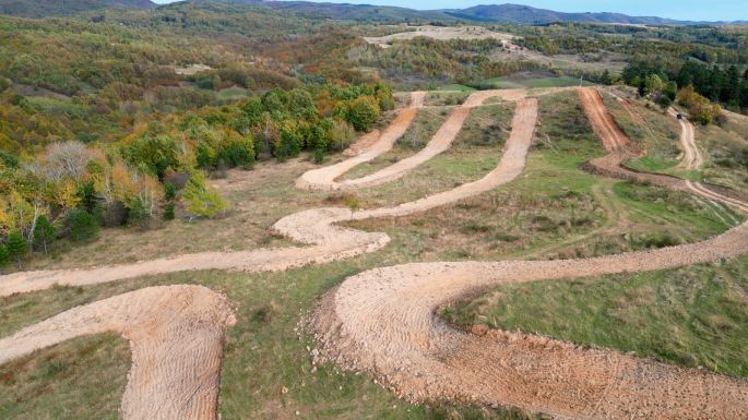 „Hab a tortán” – off-road pályával és ökológiai kutatóközponttal „színesítik” a Réz-hegységet